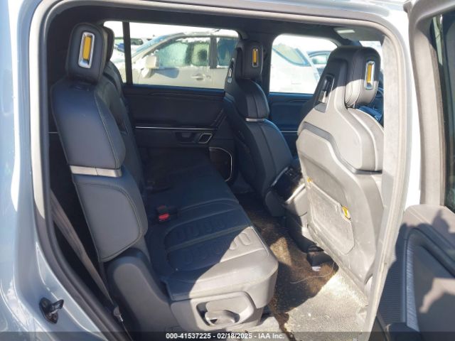 7PDSGABA6PN017830 Rivian R1s Adventure