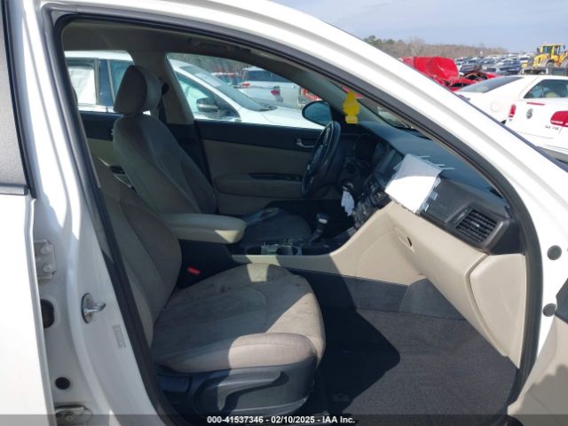 KNAGT4L33J5217126 KIA Optima Lx