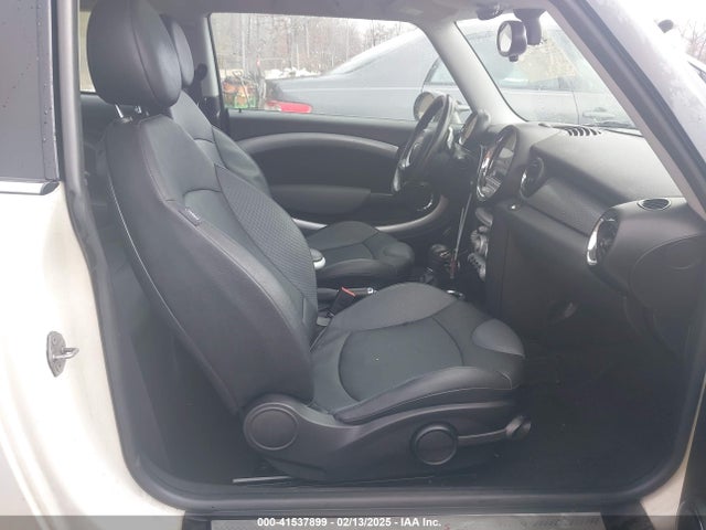 2009 MINI COOPER S WMWMF73579TW87325 Photo 4