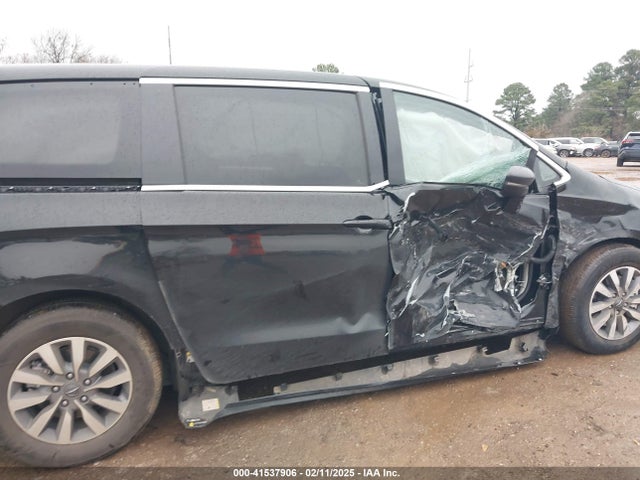Chrysler Pacifica Hybrid Premium S Appearance Pkg/road Tripper/s Appearance Pkg/select 2024 2C4RC1S72RR144697 Image 18