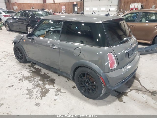 2006 MINI COOPER WMWRC33586TK67107 Photo 2