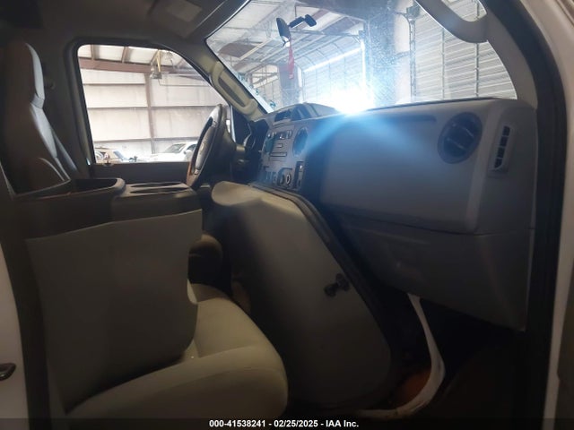 Ford E-250 Commercial 2014 1FTNE2EW8EDA79630 Image 5