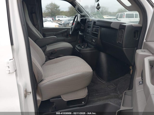 1GAWGFFF5H1204196 Chevrolet Express 2500 Lt
