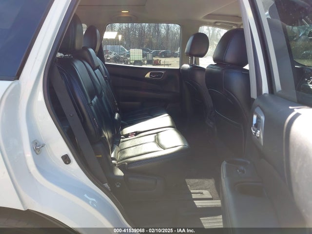 5N1DR2MM1JC618956 Nissan Pathfinder Sl