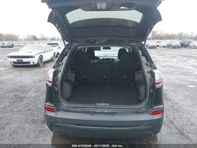 1C4PJLCB1KD339906 Jeep Cherokee Latitude Fwd