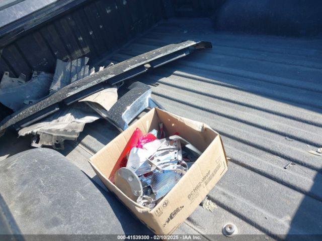 5TFRY5F11FX179808 Toyota Tundra Sr5 5.7l V8