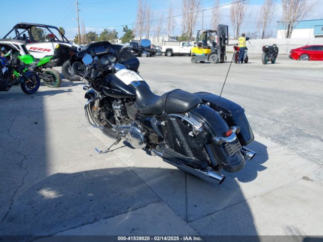 2018 HARLEY-DAVIDSON FLTRX 1HD1KHC10JB678303 Photo 2