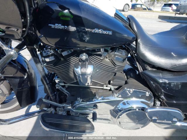 2018 HARLEY-DAVIDSON FLTRX 1HD1KHC10JB678303 Photo 8
