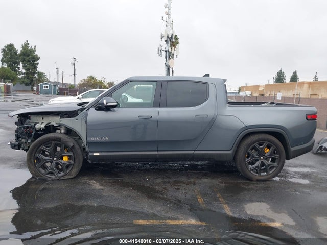 Rivian R1t Adventure 2022 7FCTGAAA7NN016044 Image 14