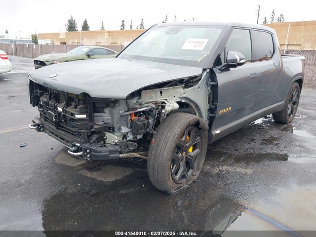 Rivian R1t Adventure 2022 7FCTGAAA7NN016044 Image 2