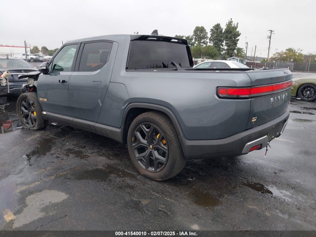 Rivian R1t Adventure 2022 7FCTGAAA7NN016044 Image 3