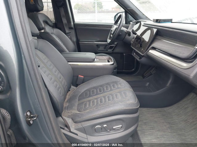 Rivian R1t Adventure 2022 7FCTGAAA7NN016044 Image 5
