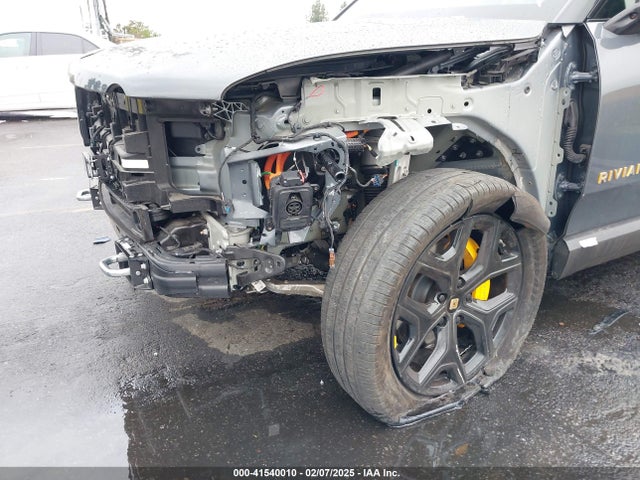 Rivian R1t Adventure 2022 7FCTGAAA7NN016044 Image 6