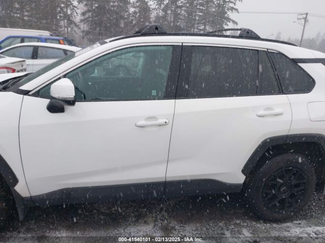 2T3G1RFV2LW109983 Toyota RAV4 LE