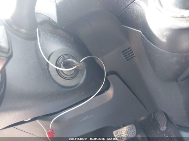 JTDKDTB33E1081860 Toyota Prius C Two