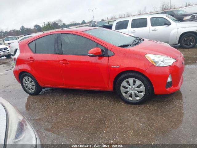 JTDKDTB33E1081860 Toyota Prius C Two