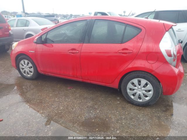 JTDKDTB33E1081860 Toyota Prius C Two