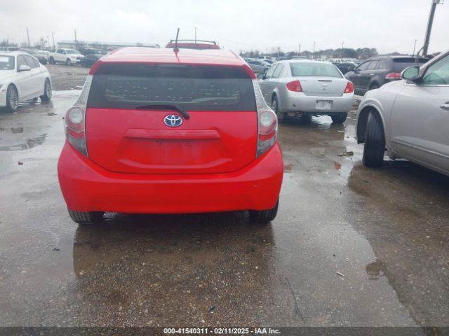 JTDKDTB33E1081860 Toyota Prius C Two