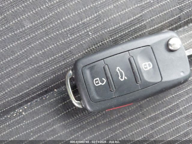 WVGBV7AX0JK000306 Volkswagen Tiguan Limited 2.0t
