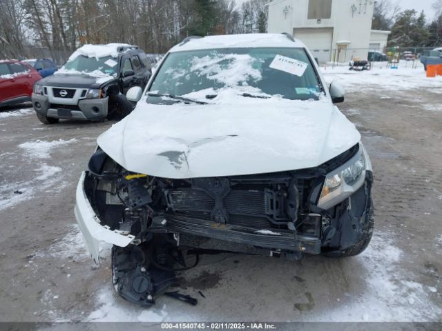 WVGBV7AX0JK000306 Volkswagen Tiguan Limited 2.0t