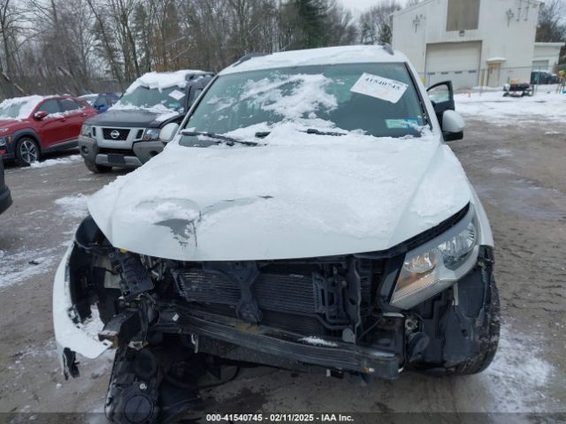 WVGBV7AX0JK000306 Volkswagen Tiguan Limited 2.0t