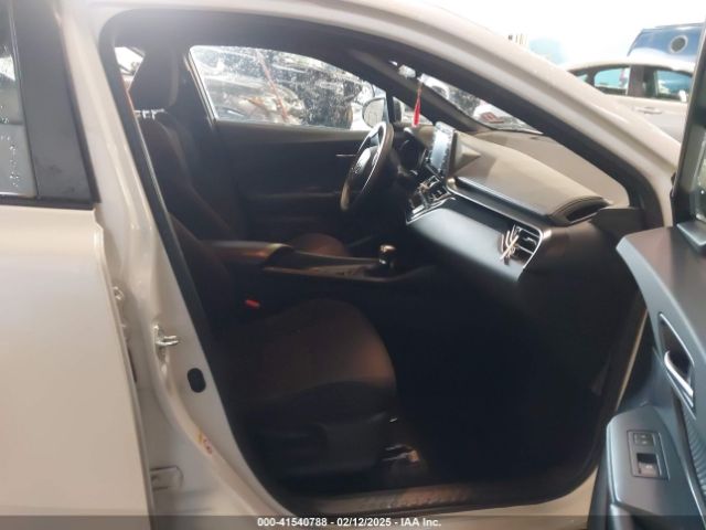 NMTKHMBX8KR087809 Toyota C-HR LE