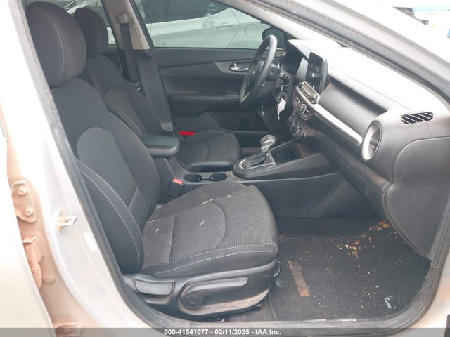3KPF24AD6ME362733 KIA Forte Lxs