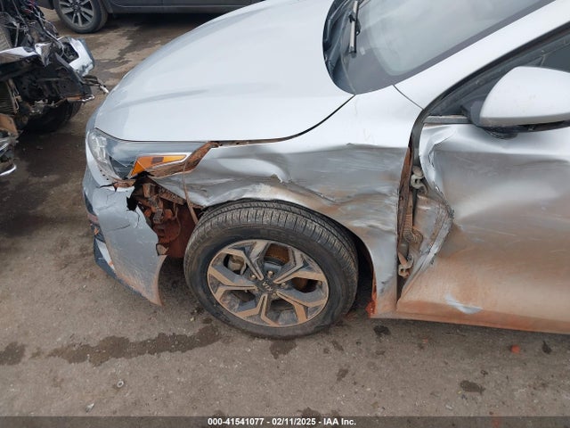 3KPF24AD6ME362733 KIA Forte Lxs