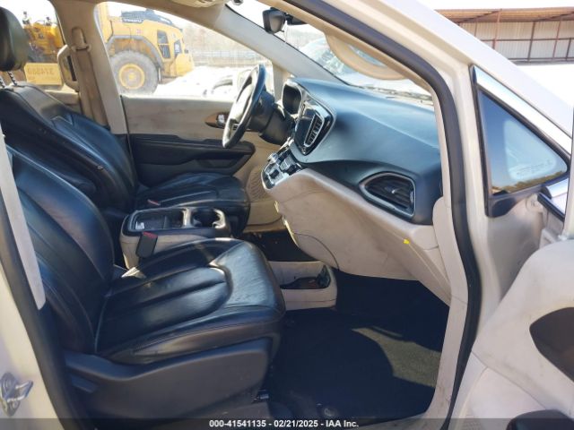 2C4RC1BG2HR667880 Chrysler Pacifica Touring-l