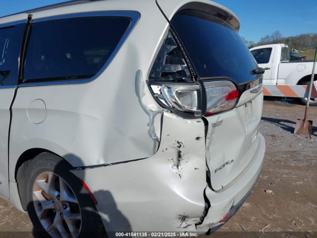 2C4RC1BG2HR667880 Chrysler Pacifica Touring-l