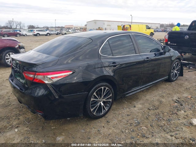 4T1B11HK5JU077048 Toyota CAMRY SE