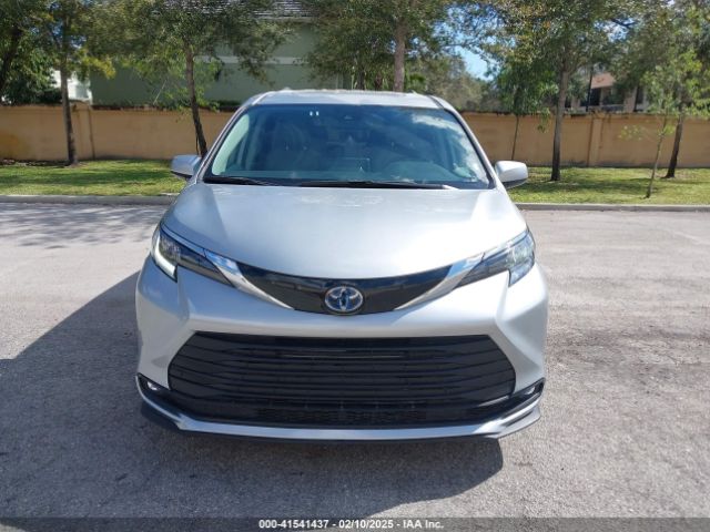 5TDYRKEC9RS200201 Toyota SIENNA XLE