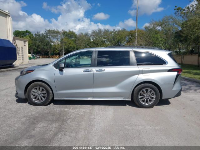 5TDYRKEC9RS200201 Toyota SIENNA XLE
