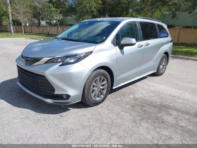 5TDYRKEC9RS200201 Toyota SIENNA XLE