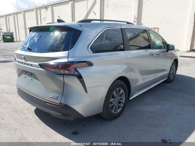5TDYRKEC9RS200201 Toyota SIENNA XLE