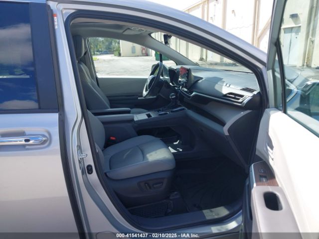 5TDYRKEC9RS200201 Toyota SIENNA XLE