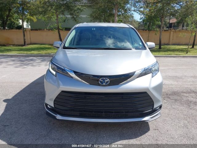 5TDYRKEC9RS200201 Toyota SIENNA XLE
