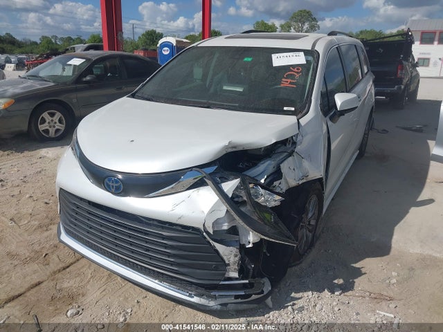 5TDYRKEC1NS136066 Toyota SIENNA XLE