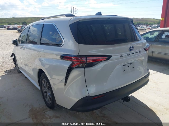 5TDYRKEC1NS136066 Toyota SIENNA XLE