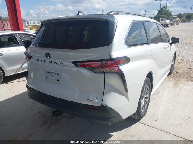 5TDYRKEC1NS136066 Toyota SIENNA XLE