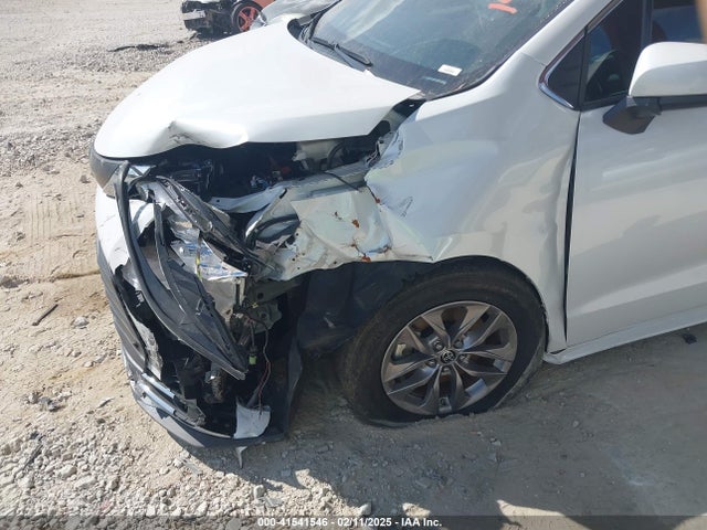 5TDYRKEC1NS136066 Toyota SIENNA XLE