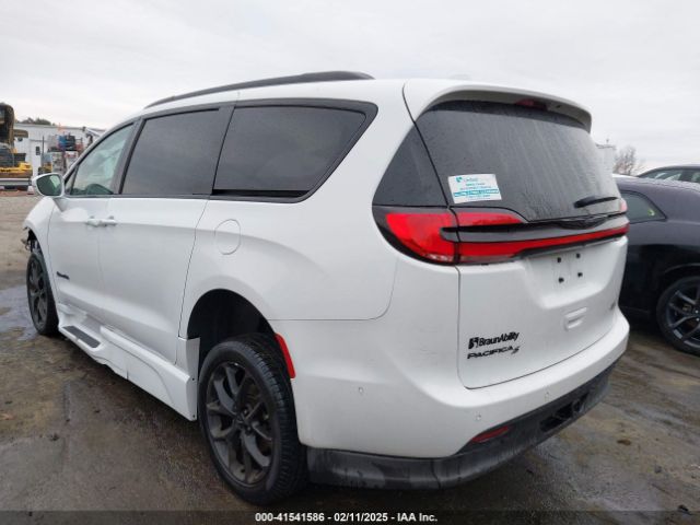 2021 CHRYSLER PACIFICA 2C4RC1BG6MR602573 Photo 2