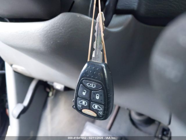 2004 CHRYSLER TOWN & COUNTRY 2C8GP44R14R510023 Photo 10