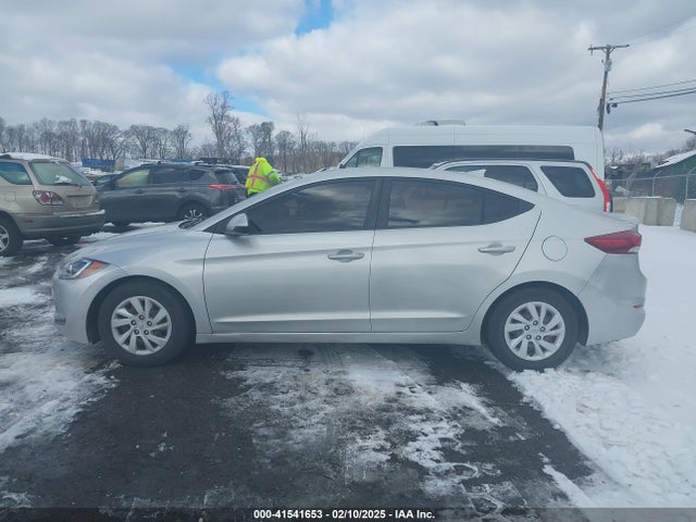 Hyundai ELANTRA SE 2018 5NPD74LF8JH385851 Image 14