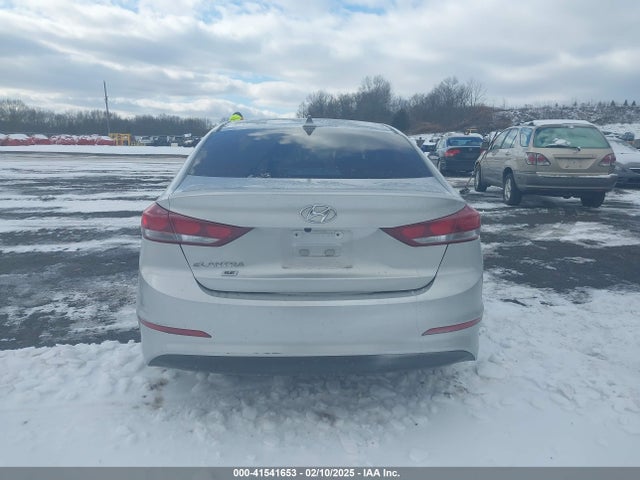 Hyundai ELANTRA SE 2018 5NPD74LF8JH385851 Image 16