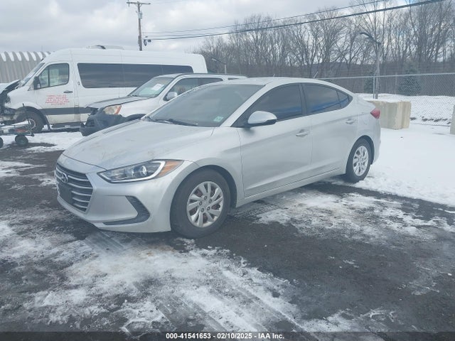 Hyundai ELANTRA SE 2018 5NPD74LF8JH385851 Image 2