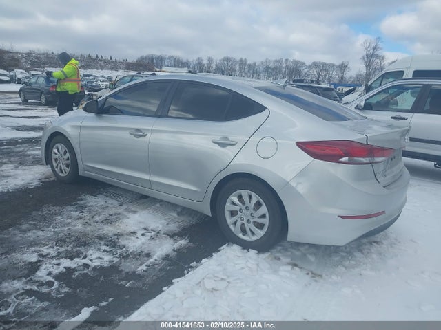 Hyundai ELANTRA SE 2018 5NPD74LF8JH385851 Image 3
