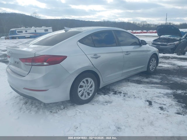 Hyundai ELANTRA SE 2018 5NPD74LF8JH385851 Image 4