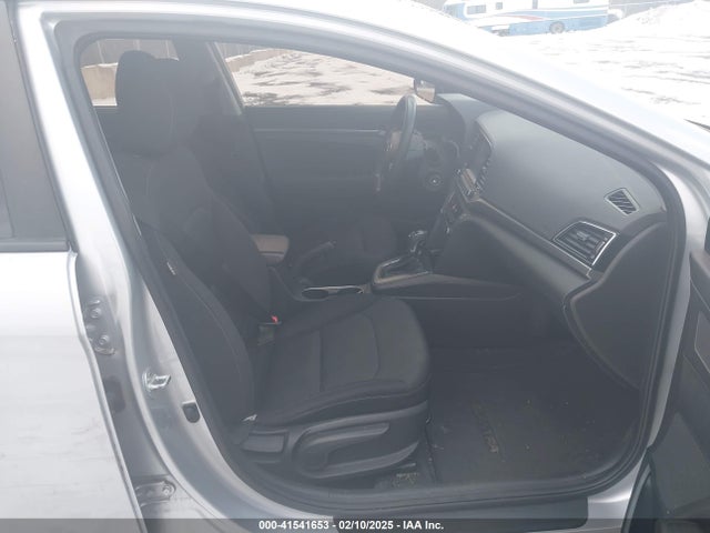 Hyundai ELANTRA SE 2018 5NPD74LF8JH385851 Image 5