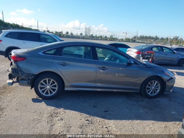 5NPE24AF7JH697309 Hyundai SONATA SE